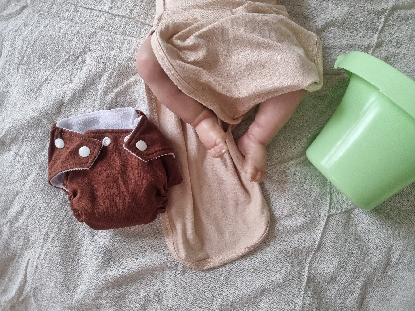 "Freebirth Baby" knotted sleep gown
