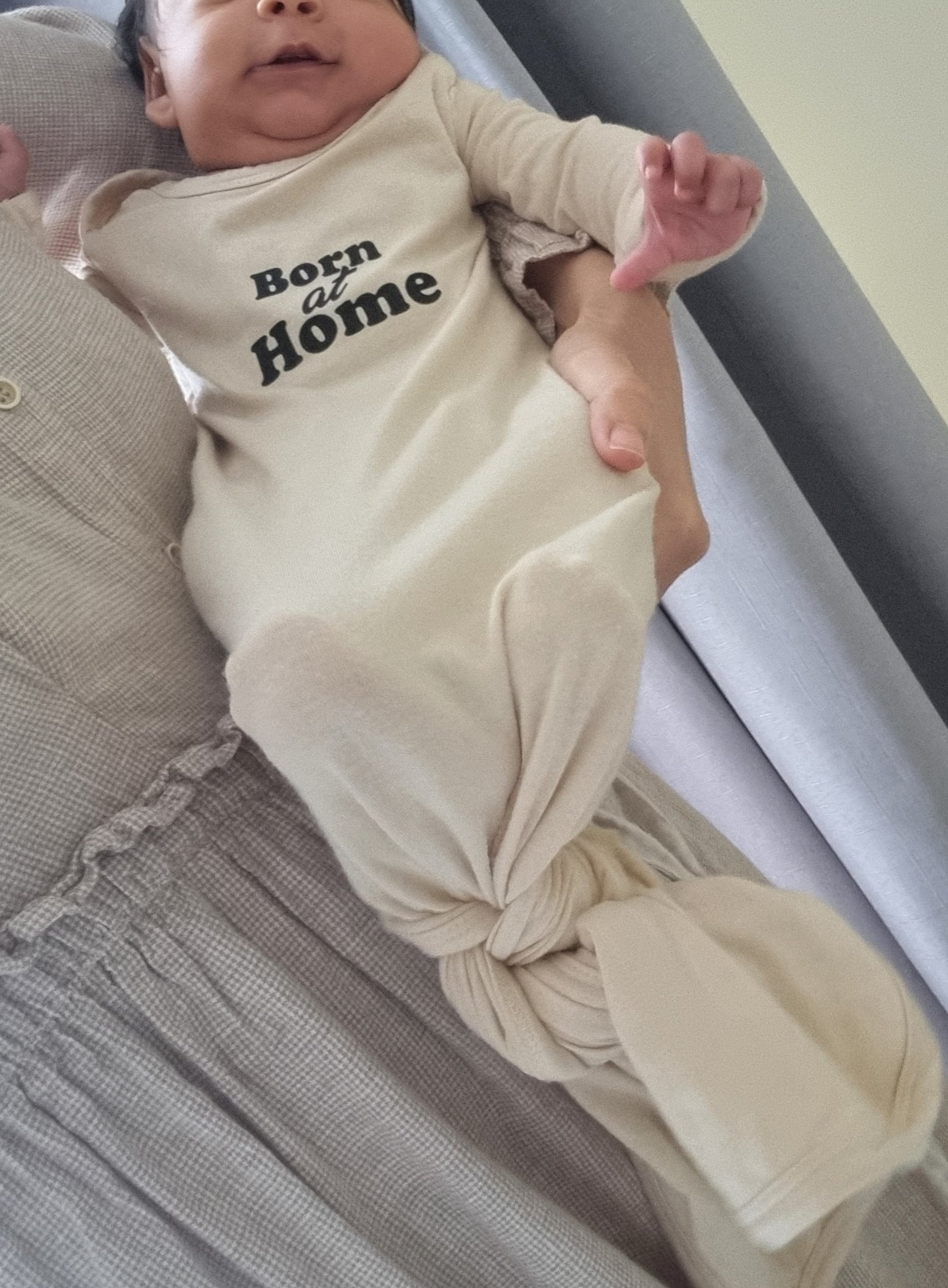 "Born at home" knotted sleep gown