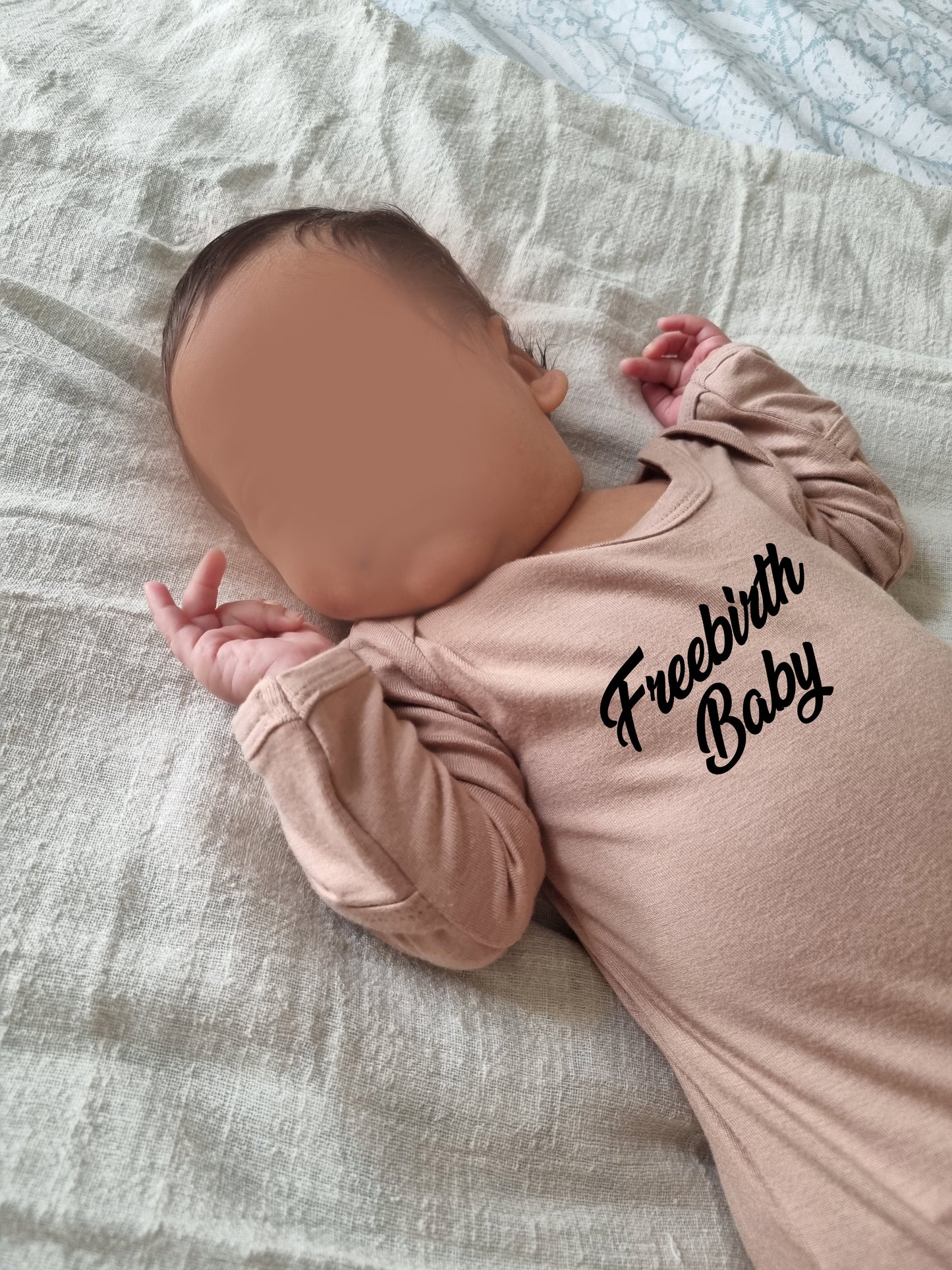 "Freebirth Baby" knotted sleep gown