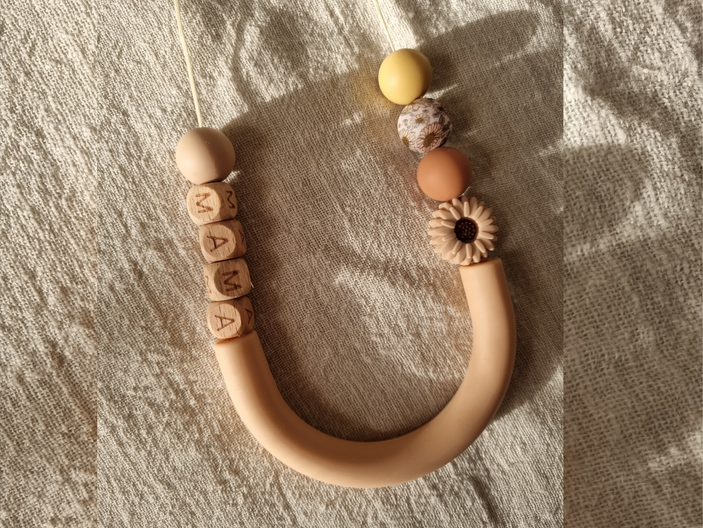 MAMA beige arch silicon nursing necklace with daisy