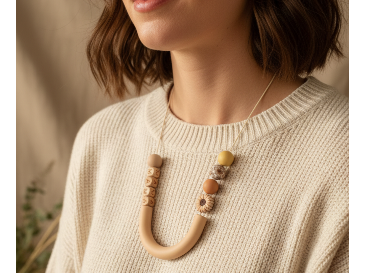 MAMA beige arch silicon nursing necklace with daisy